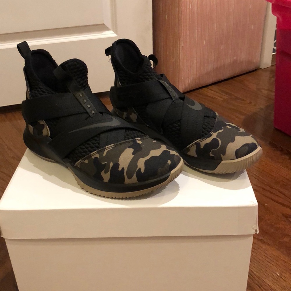 Lebron Soldier 12